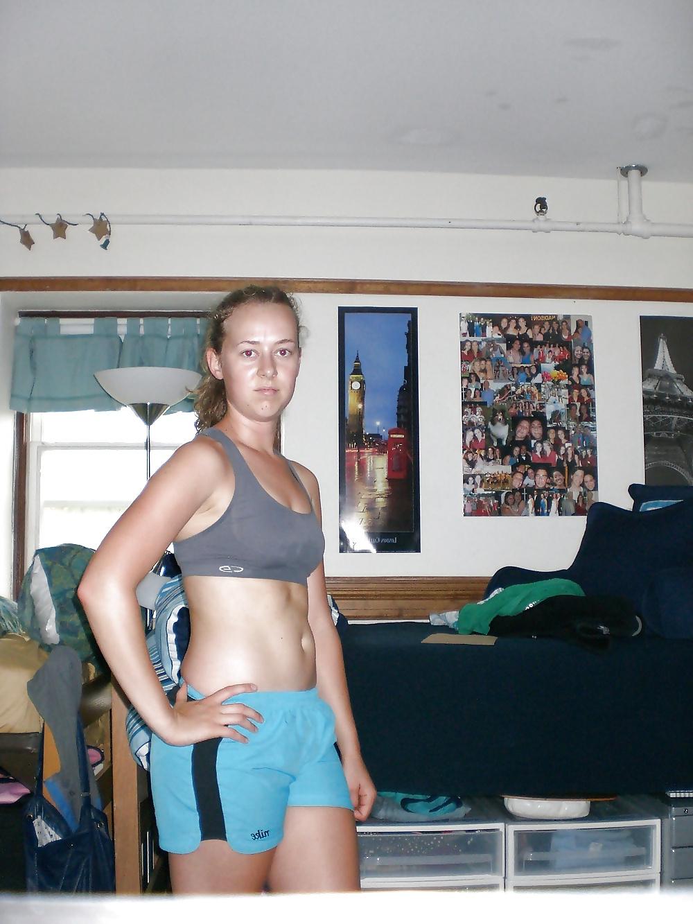 25P Sweaty girls 