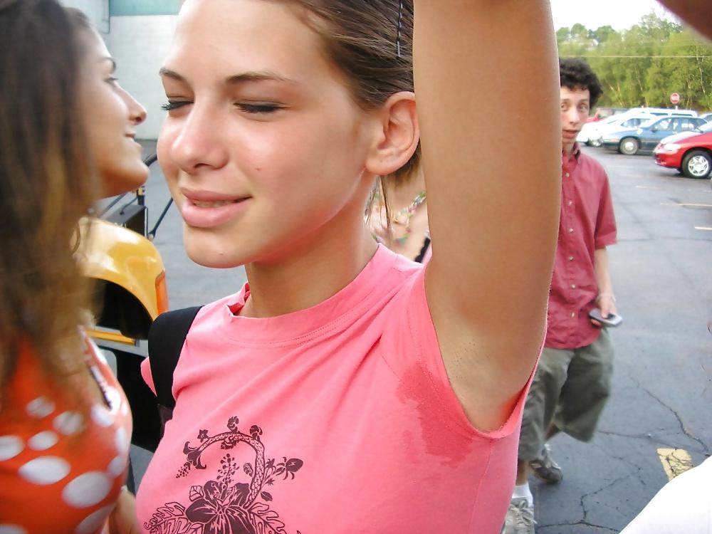 25P Sweaty girls 