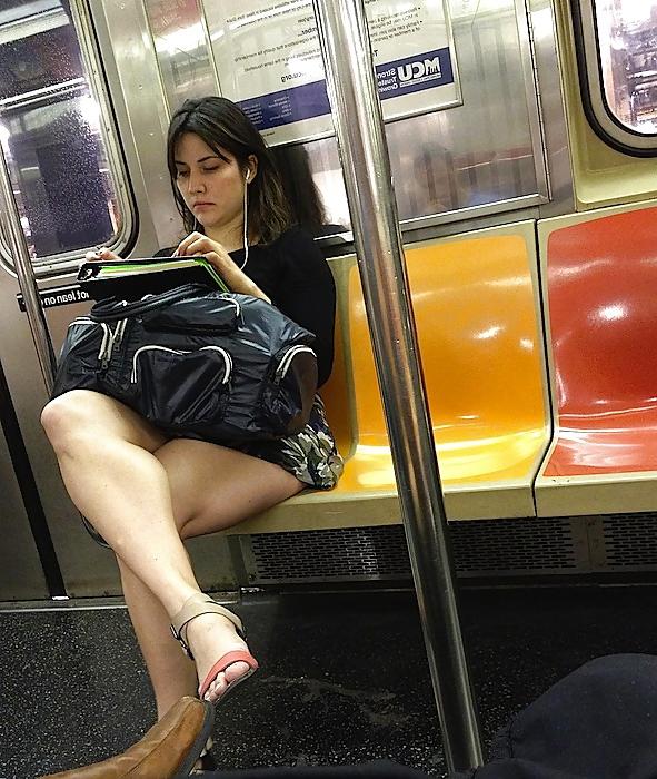 6P Voyeur nyc subway sexy legs