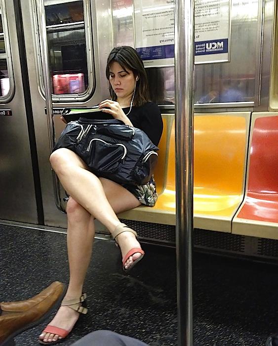 6P Voyeur nyc subway sexy legs