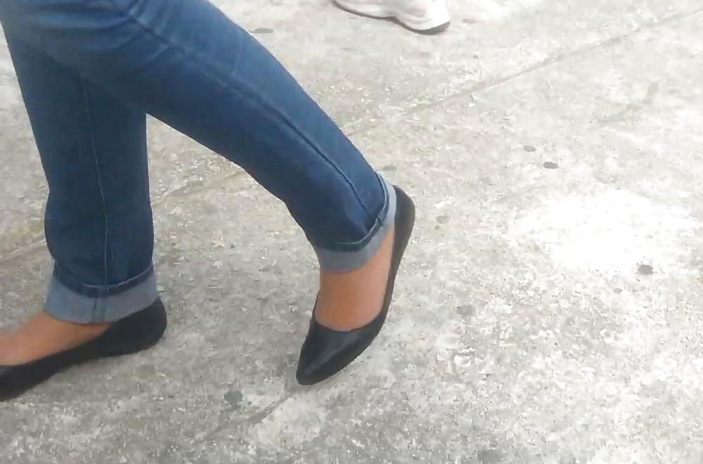 20P Spy old + young feet and legs romanian