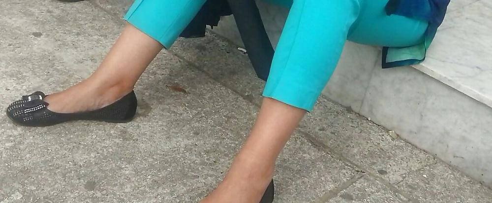 20P Spy old + young feet and legs romanian