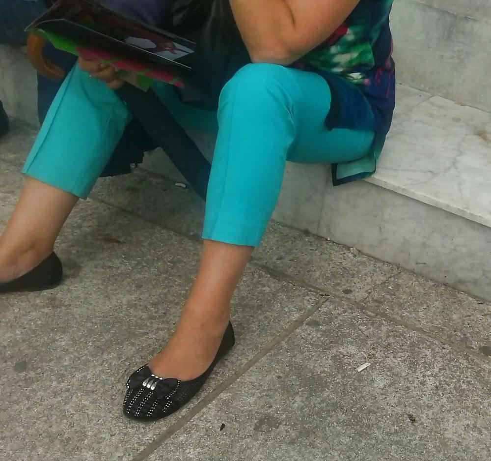 20P Spy old + young feet and legs romanian