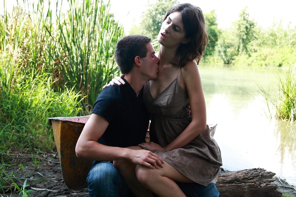 20P Who seduce who - lusty couple in nature