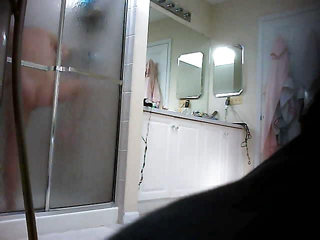 8P Voyeur shower girl