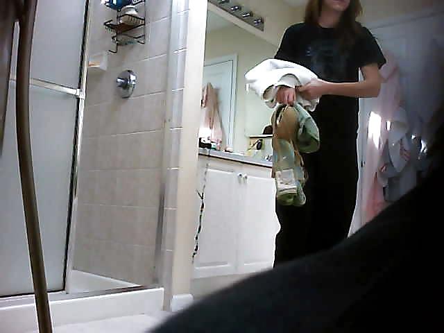 8P Voyeur shower girl
