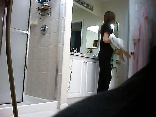 8P Voyeur shower girl