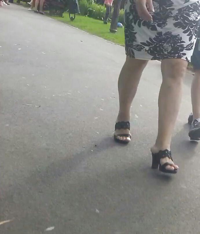 22P Spy old + young feet and skirt romanian