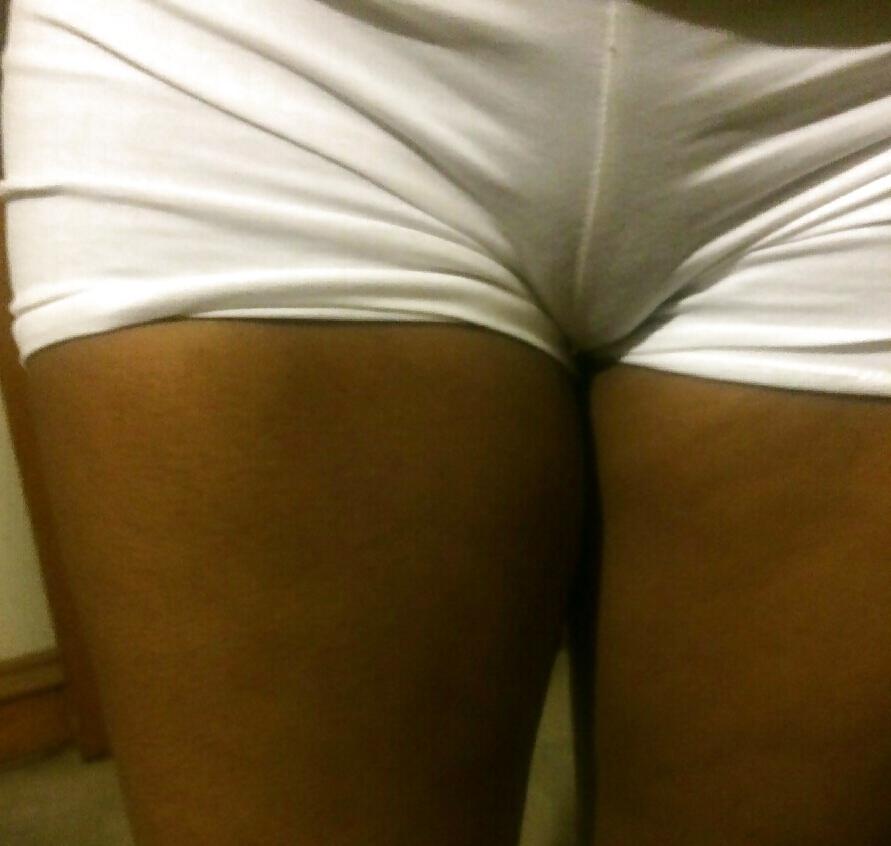 4P Cameltoe out again!