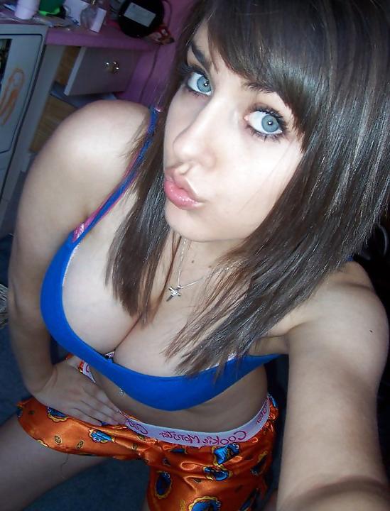 25P Jaime Laycock - the perfect facebool-selfshot amateur hottie