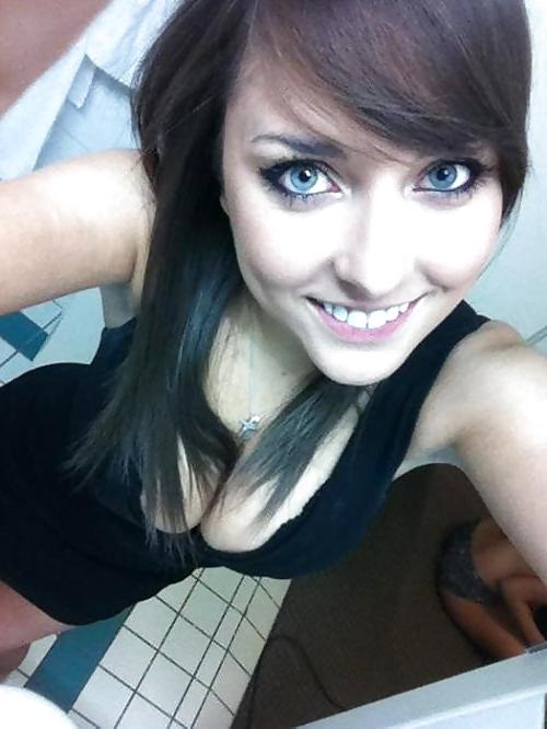25P Jaime Laycock - the perfect facebool-selfshot amateur hottie