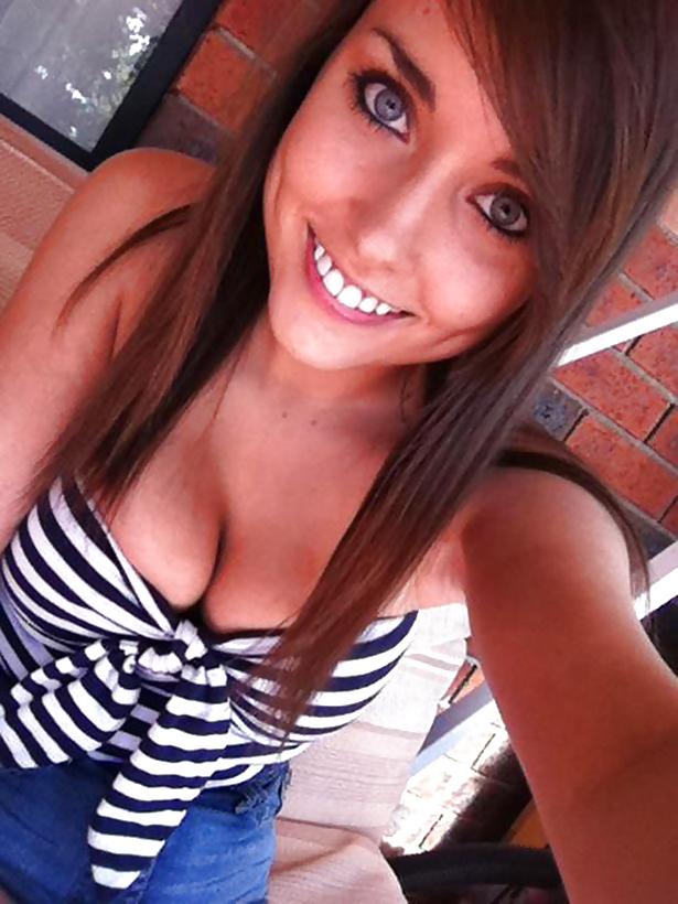 25P Jaime Laycock - the perfect facebool-selfshot amateur hottie