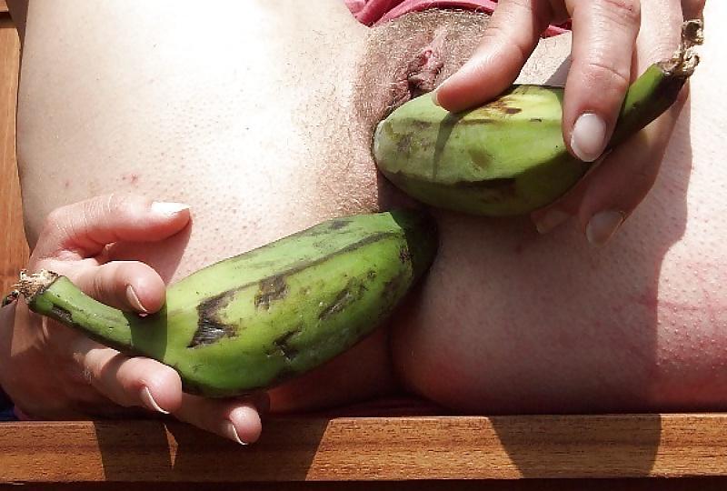 21P Barefooter nude public 04