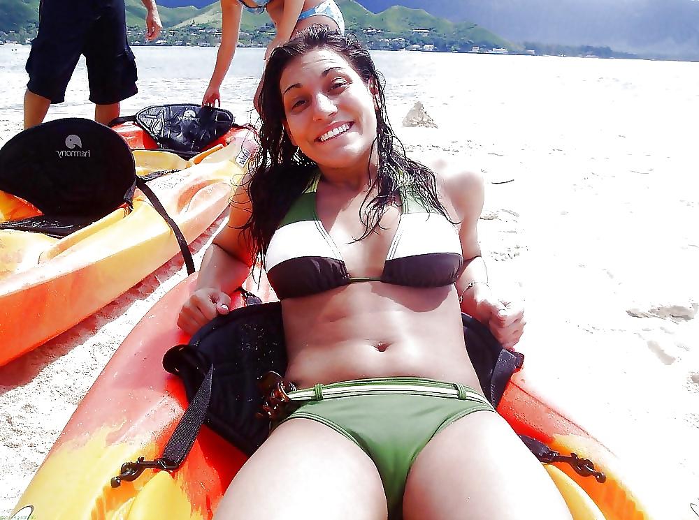 25P Camel Toe Pussy Outline.