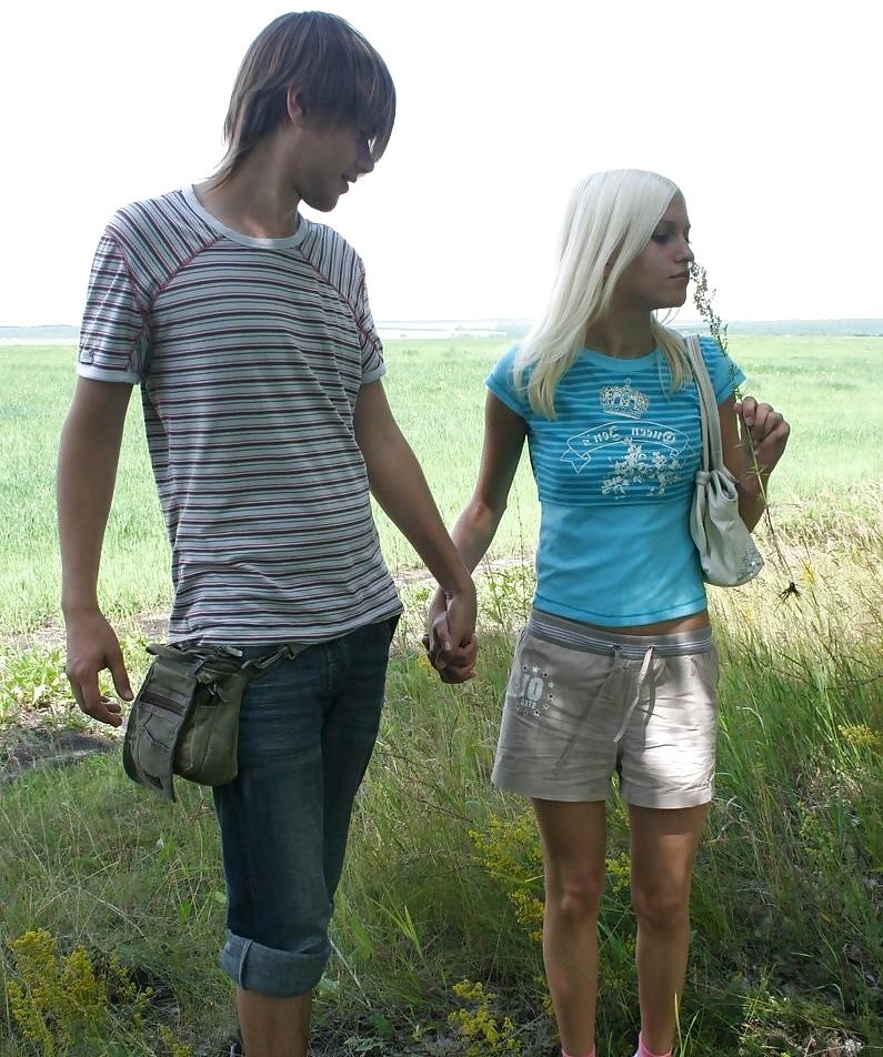 15P Who seduce who - geiles couple foursome in nature