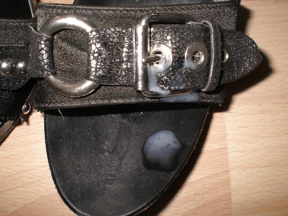 16P Cum over her black mules