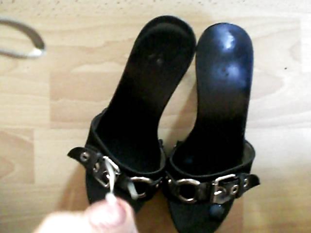 16P Cum over her black mules