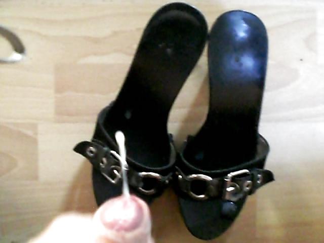16P Cum over her black mules