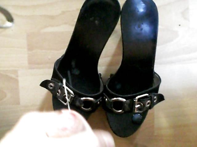 16P Cum over her black mules