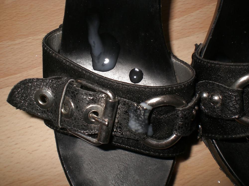 16P Cum over her black mules