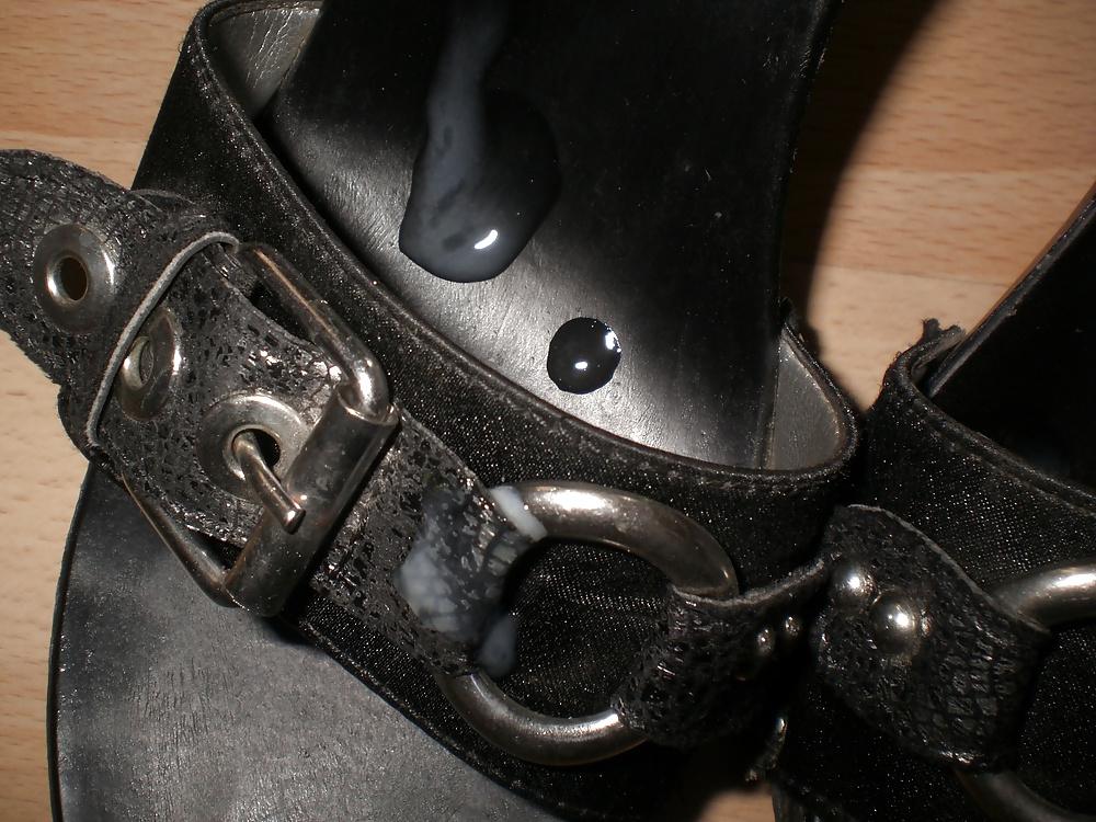 16P Cum over her black mules