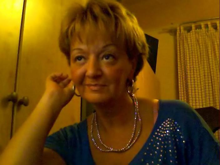 12P Mature hungarian cam