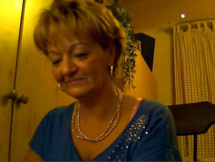 12P Mature hungarian cam