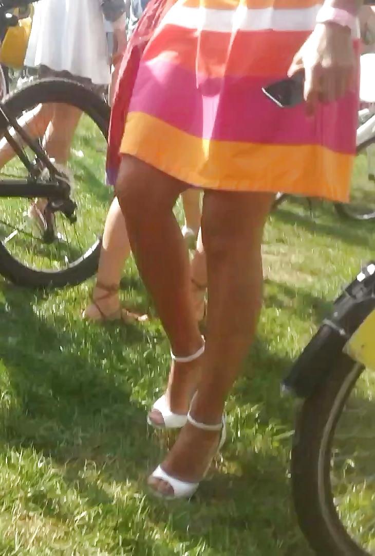 25P Spy sexy teens skirt and feet romanian
