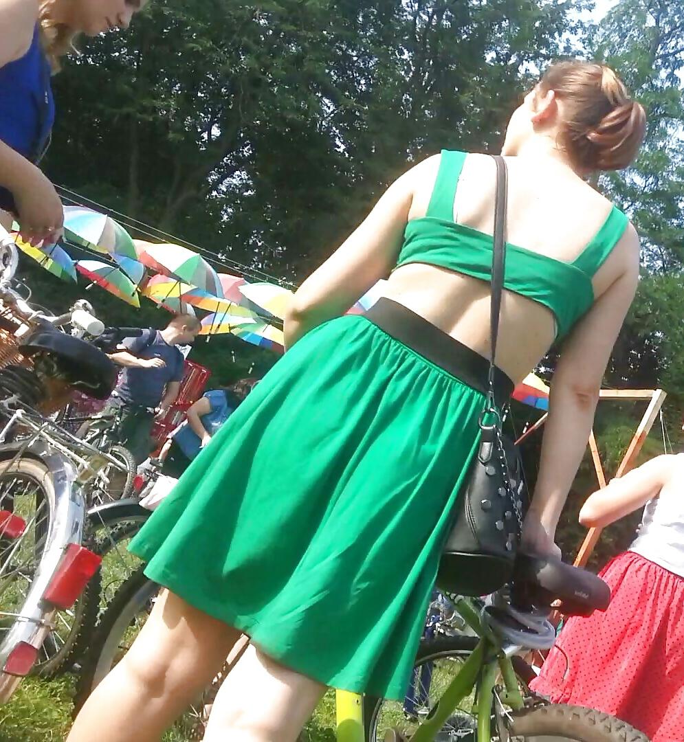 25P Spy sexy teens skirt and feet romanian