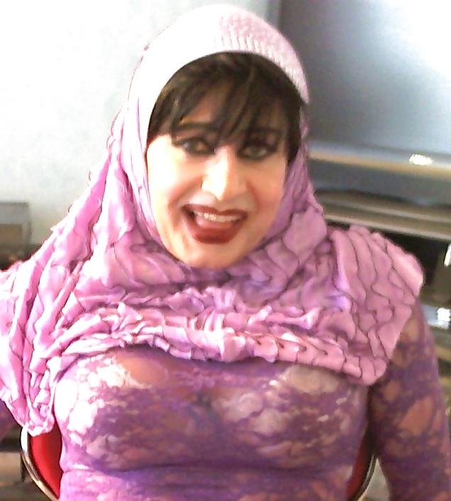 20P Hot cougar in hijab