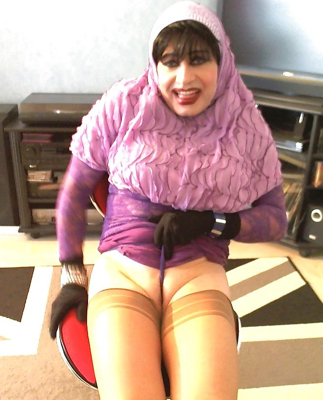 20P Hot cougar in hijab