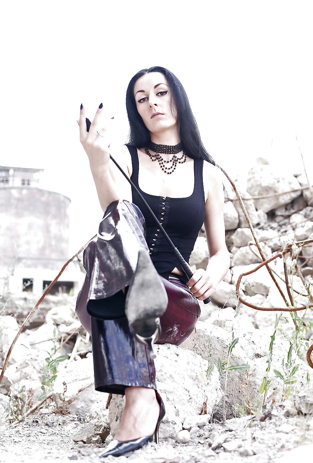 25P Female domme