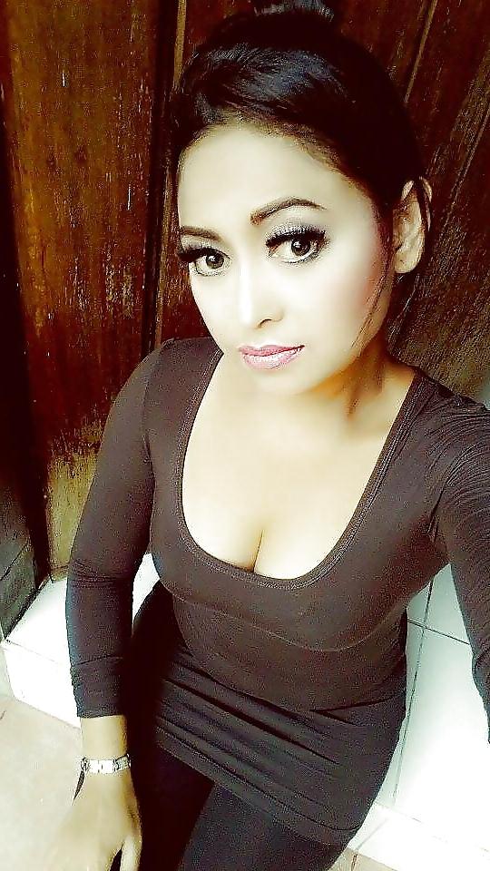 14P Real life bitches show deep huge cleavage