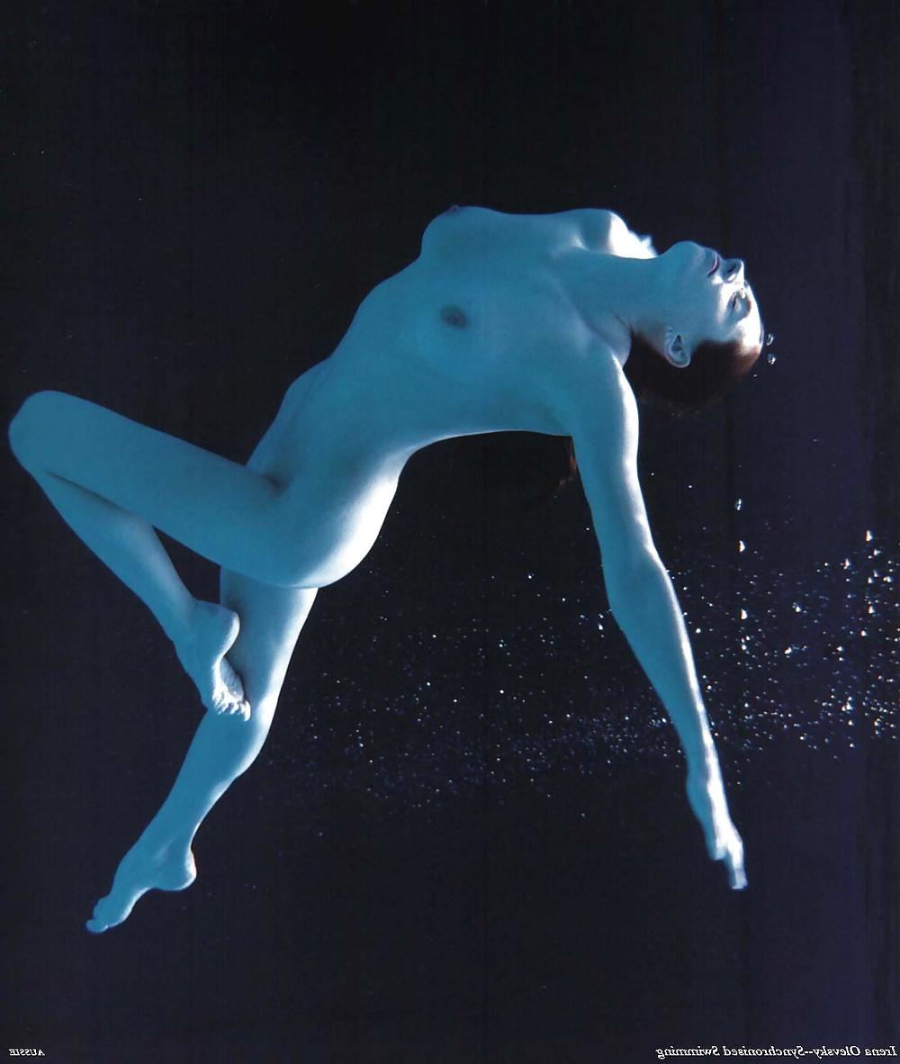 25P Australian Nude Olympians 2000