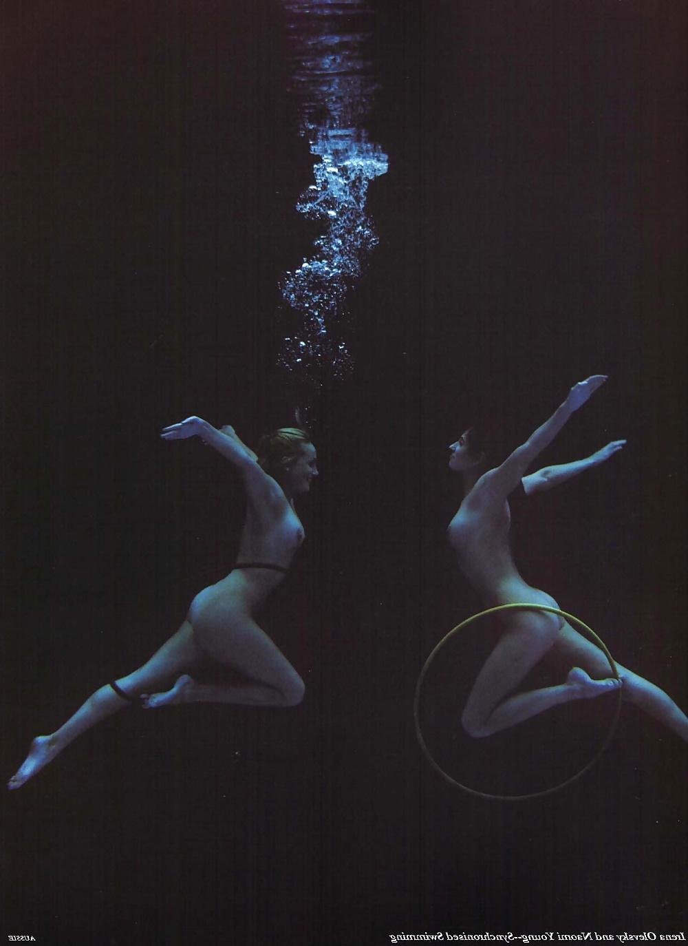 25P Australian Nude Olympians 2000
