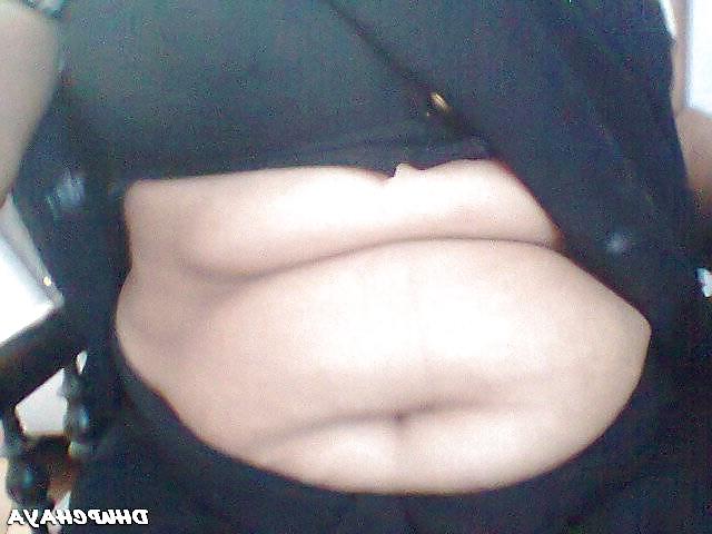25P Andhra housewife navel boob show 16
