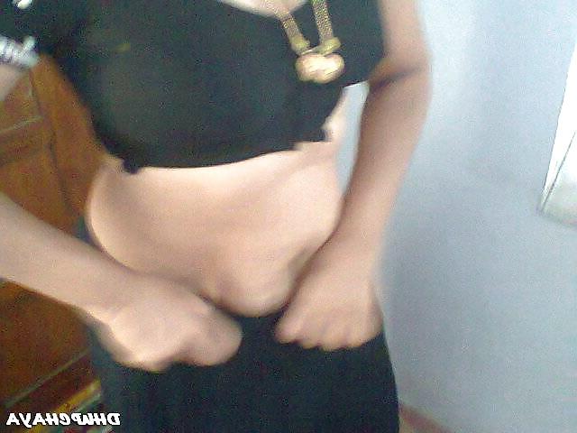 25P Andhra housewife navel boob show 16