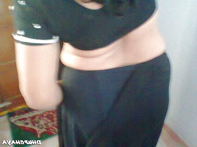 25P Andhra housewife navel boob show 16