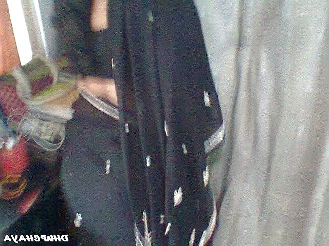 25P Andhra housewife navel boob show 16