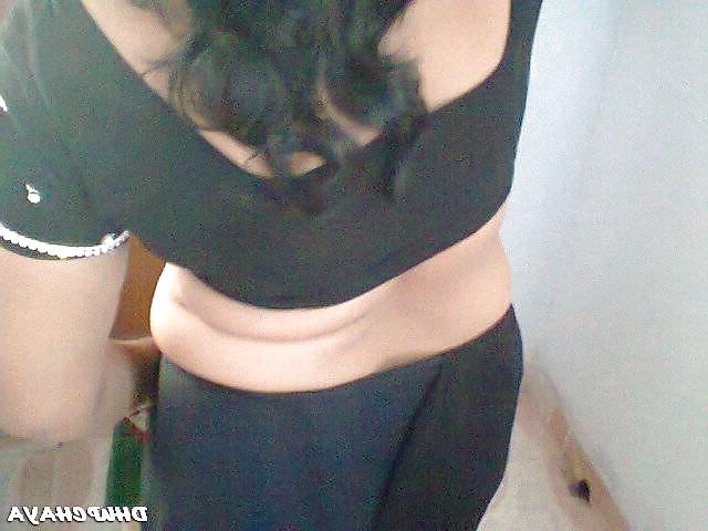 25P Andhra housewife navel boob show 16