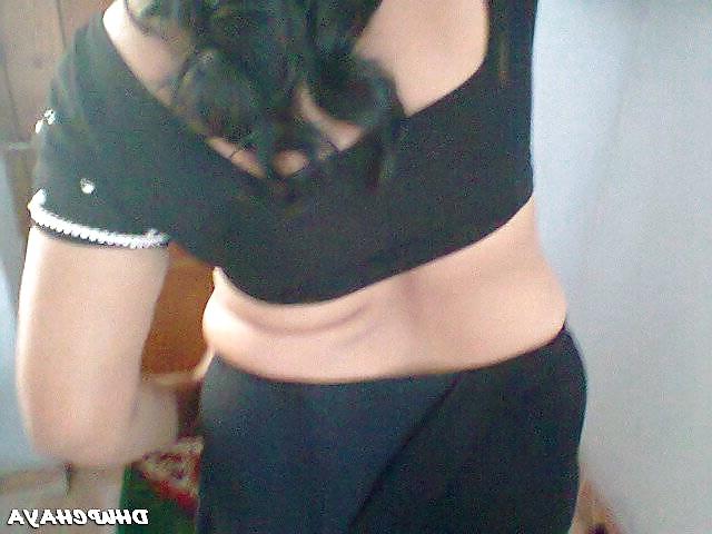 25P Andhra housewife navel boob show 16