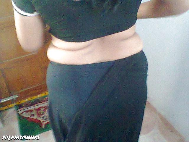 25P Andhra housewife navel boob show 16