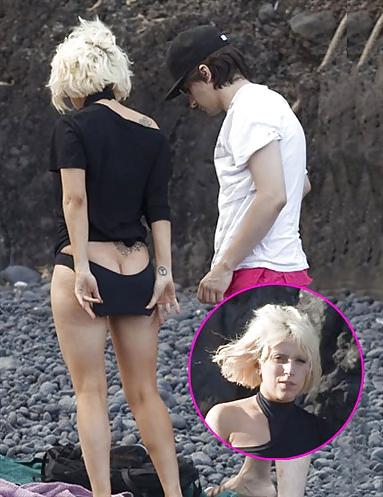 25P Bikini asscrack. Oops.