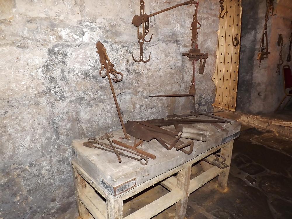 9P Torture Device and The Torture Rack, die S t r e c k b a n k