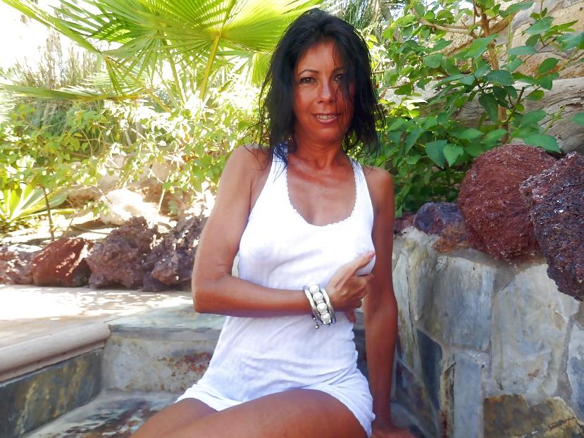 25P Hot Mom