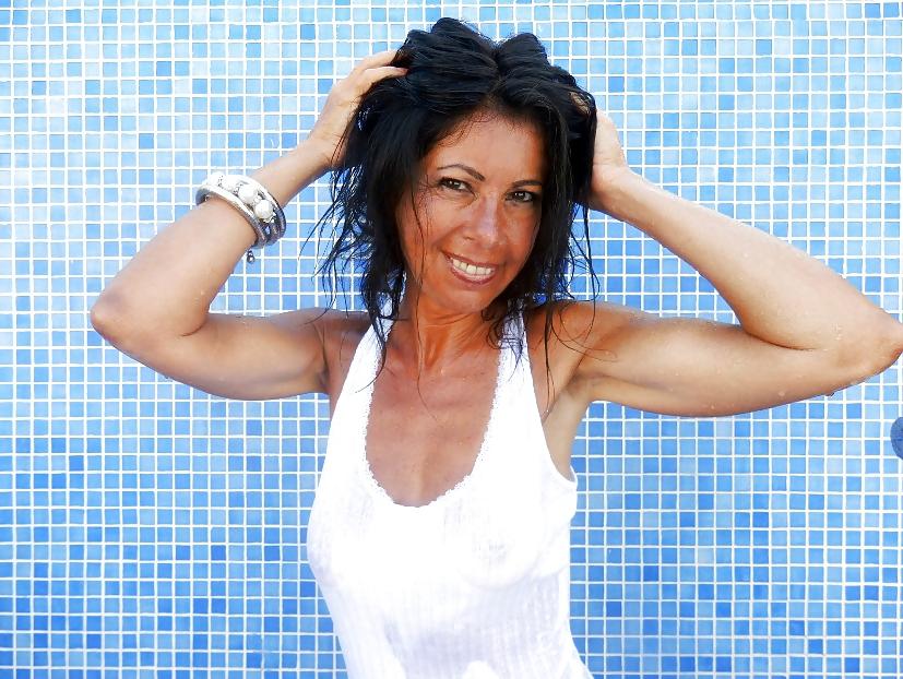 25P Hot Mom