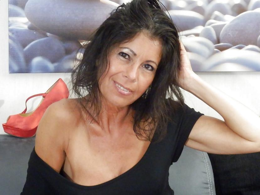 25P Hot Mom