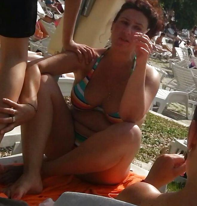25P Spy old + young pussy pool romanian