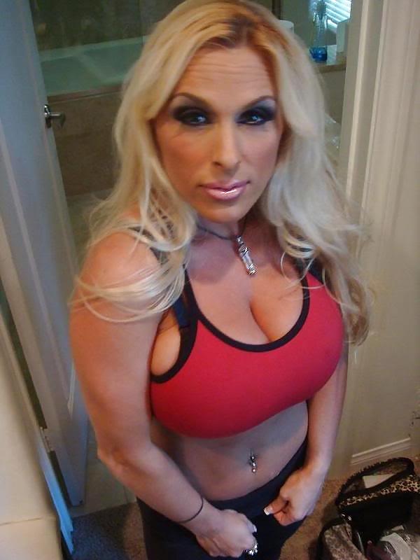 25P Holly-Perfect Busty Mama