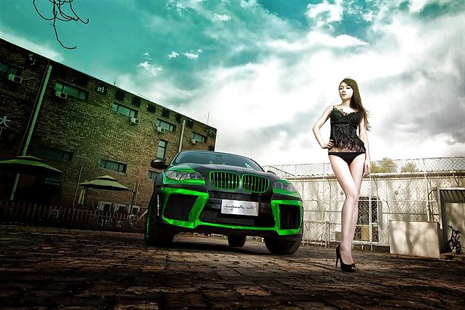 9P Han Zi Xuan (posing on car)